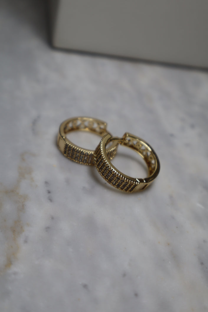 GOLD PLEATED HOOP EARRINGS