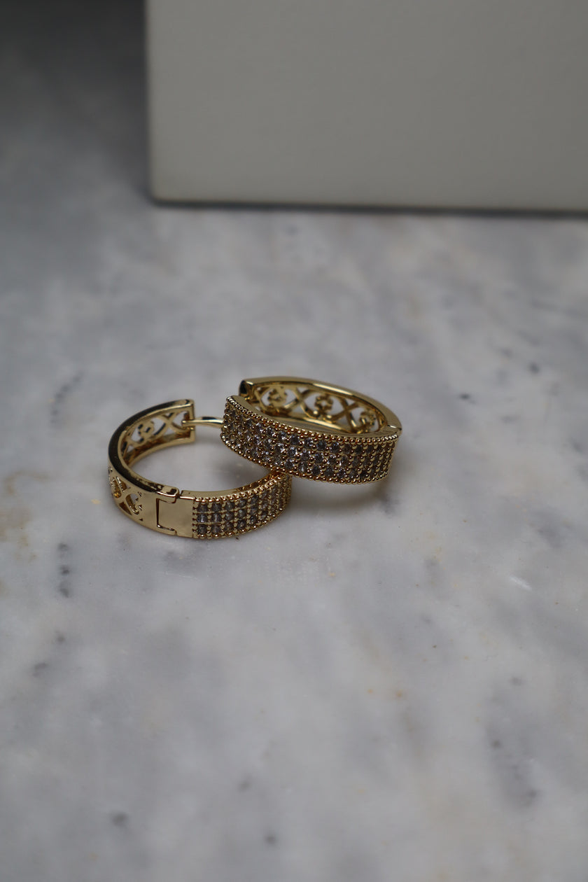 GOLD PLEATED HOOP EARRINGS