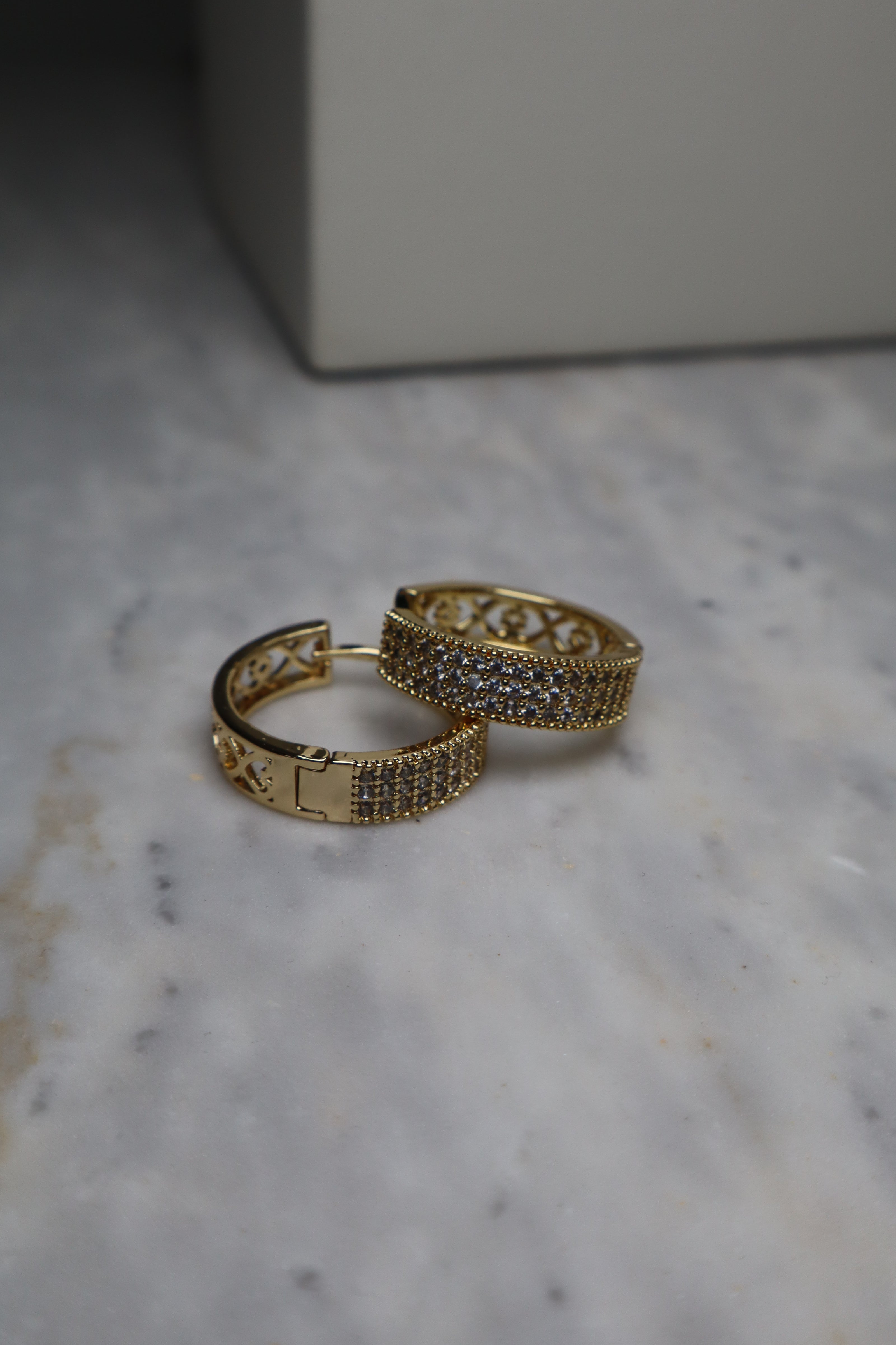 GOLD PLEATED HOOP EARRINGS